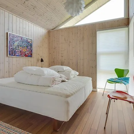 Three-bedroom Holiday In * Hals