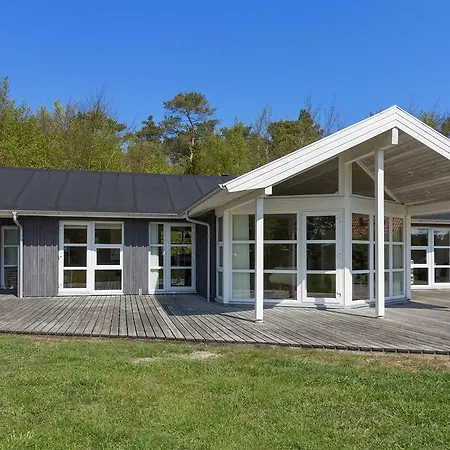Three-bedroom Holiday In * Hals