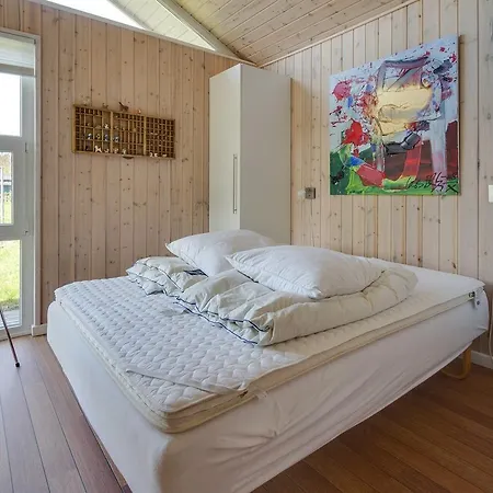 Three-bedroom Holiday In * Hals