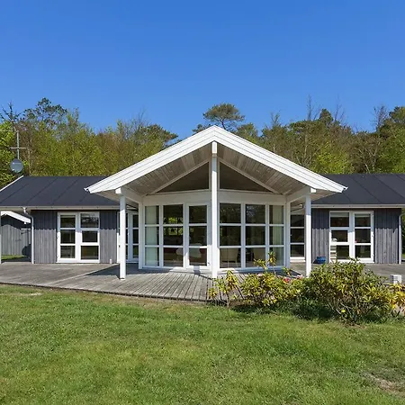 Three-bedroom Holiday In * Hals