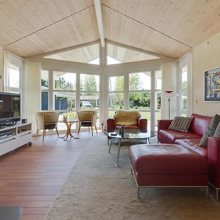 Three-bedroom Holiday In * Hals
